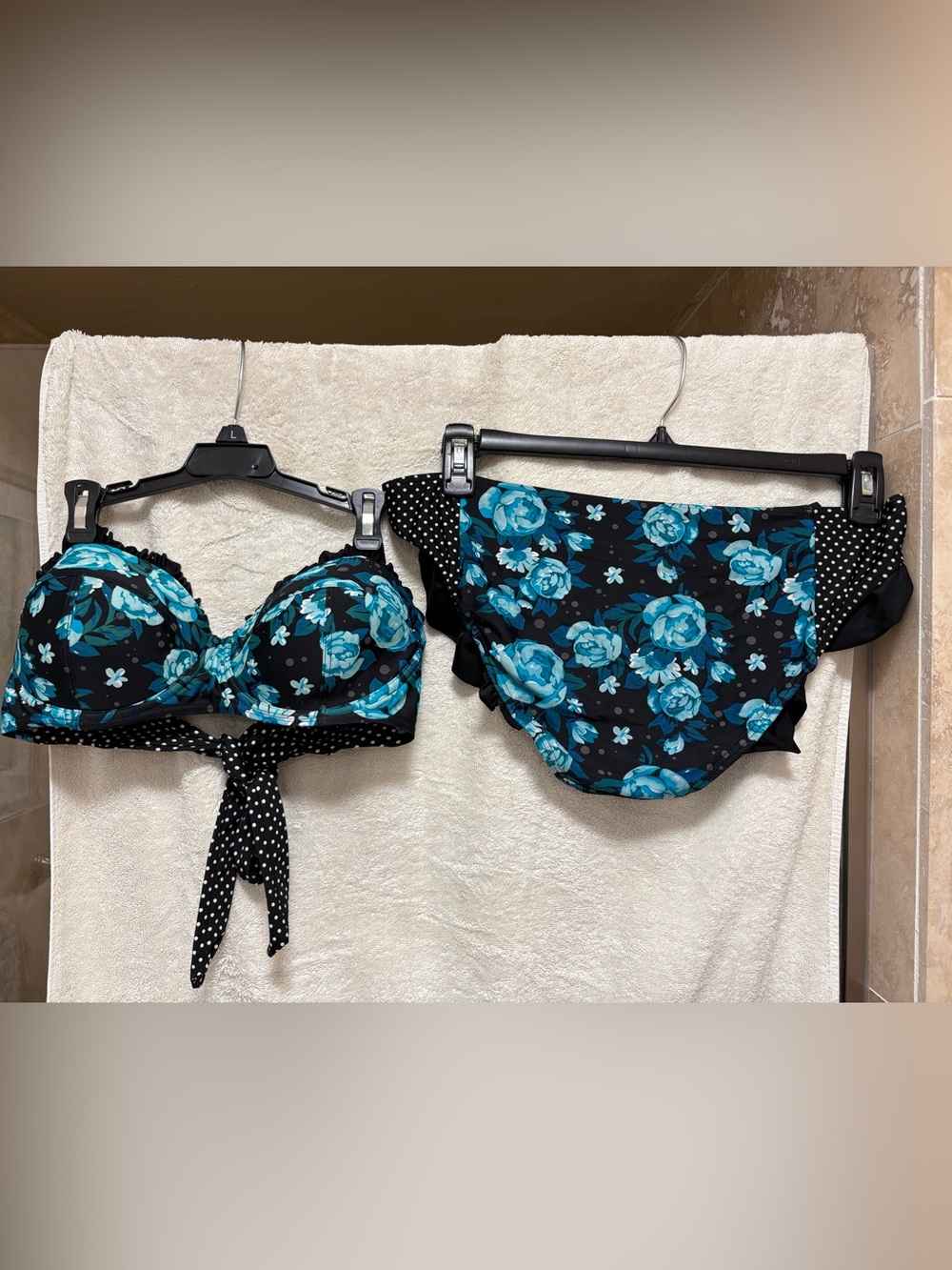 Hot Topic Black Bikini with Teal Blue Floral Print. Top sz XL  Bottom sz L